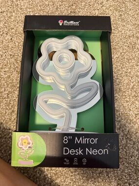 Flower desk mirror light